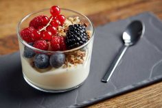 G5 — Eiweiß Schock mit karamellisiertem Granola