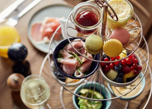 Frühstück: Speisen auf Etagere